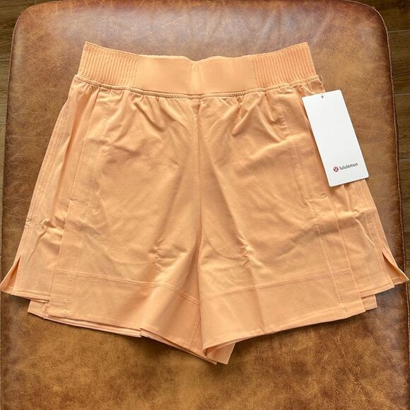 NWT Lululemon Stretch Woven Relaxed Fit High Rise 4” Short Small Peach Bellini - Picture 1 of 8